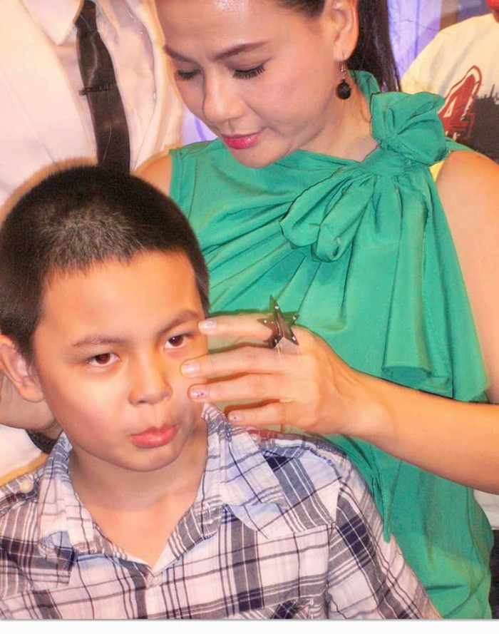 Bé Bom nhiều nét giống ba.