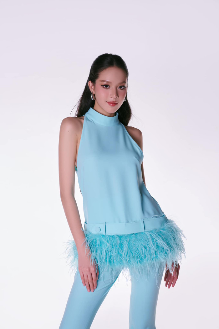 Trang phục đơn giản của Hoa hậu Thanh Thủy. 