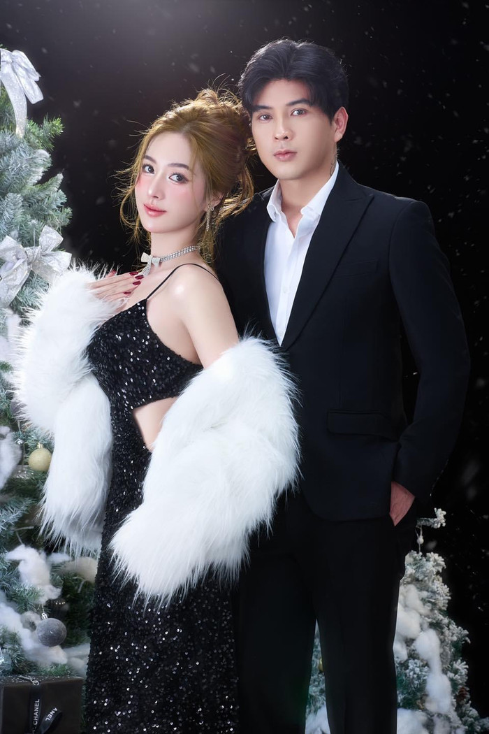 Nam ca sĩ và vợ đều bày tỏ niềm hạnh phúc, vui mừng khi chuẩn bị đón thành viên mới. 