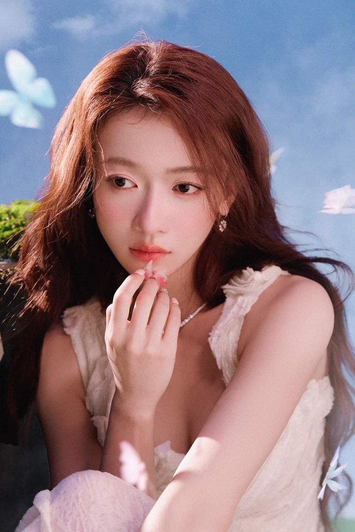 Ngô Cẩn Ngôn khiến truyền thông và công chúng chấn động sau thông báo kết hôn với nam diễn viên Hồng Nghiêu. 