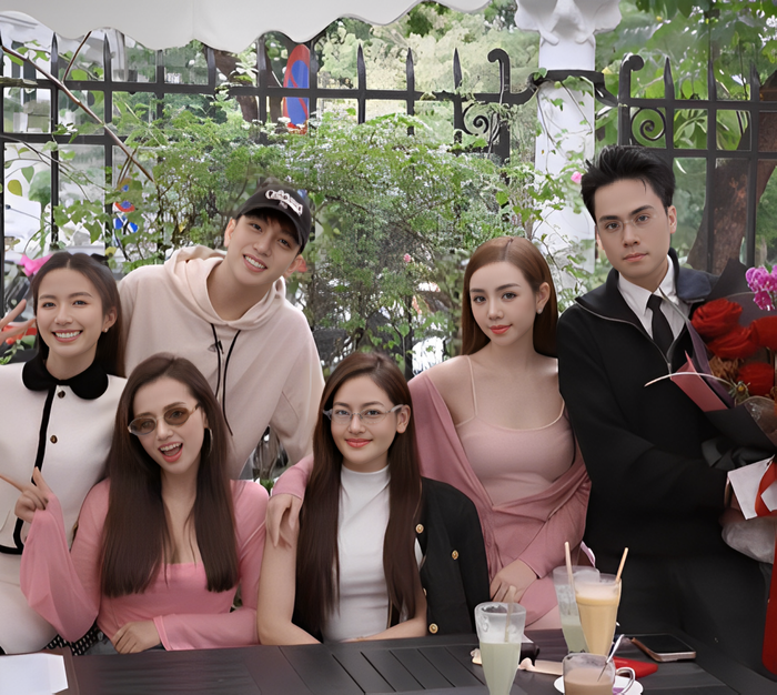 Quỳnh Kool và Thái Dũng công khai thân thiết trong ngày đặc biệt. 