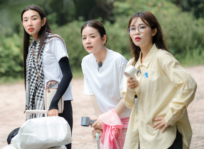 Khung ảnh 3 mỹ nhân showbiz hội ngộ cùng nhau trong tập 1 Bậc thầy săn thưởng gây xôn xao cõi mạng.