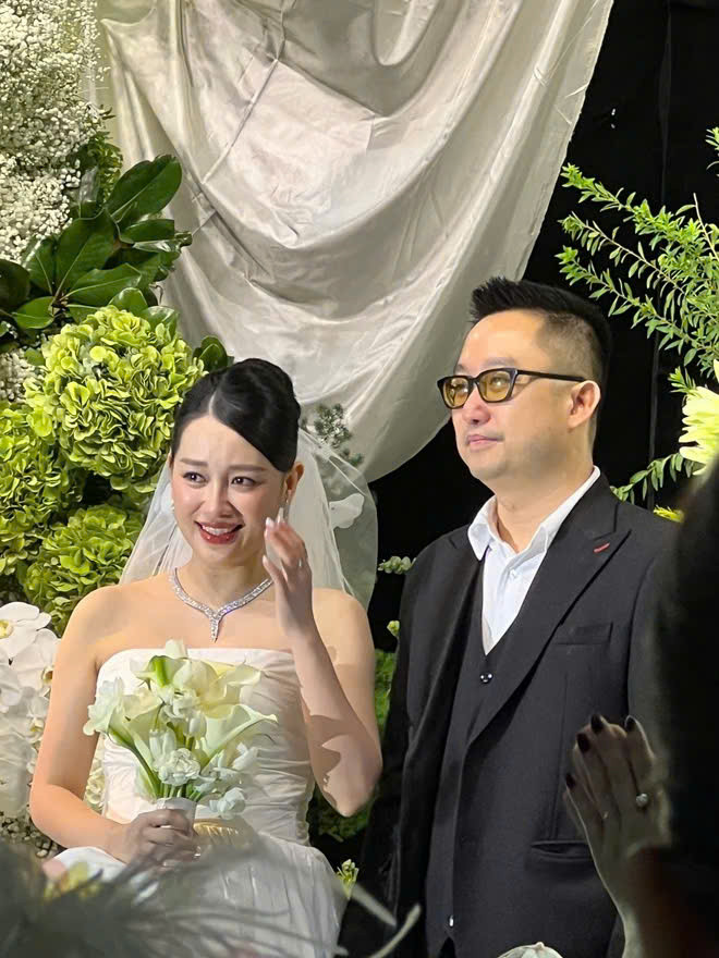 Quỳnh Chi liên tục có những khoảnh khắc xúc động.
