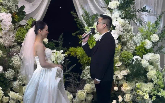 MC Quỳnh Chi thoải mái khoe bụng bầu trong ngày cưới Ảnh 2