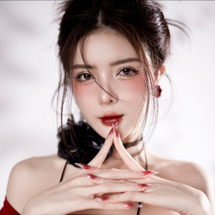 Cô nàng hiện hoạt động trong lĩnh vực nghệ thuật.