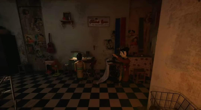 Căn hộ với các góc tối tắm, vật dụng cũ kỹ tạo cảm giác ghê rợn cho người xem