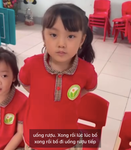 Bé gái hồn nhiên kể ra bí mật của bố