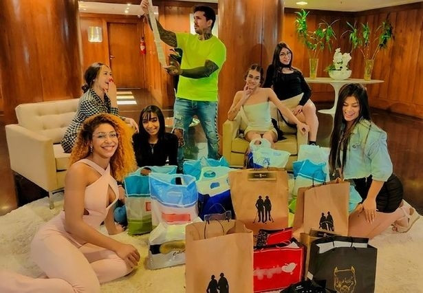 Nam người mẫu muốn nhờ mang thai hộ để tránh sự so bì giữa các người vợ.