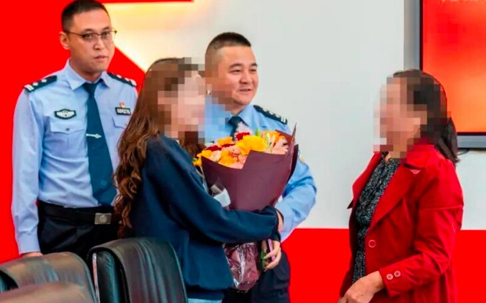 Bé gái 13 tuổi viết thư xin lỗi rồi bỏ nhà đi, 22 năm sau bật khóc gặp lại mẹ Ảnh 2