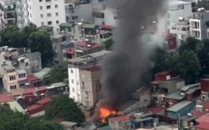 Cháy xưởng gỗ ở Hà Nội, nhiều tài sản bị thiêu rụi Ảnh 2