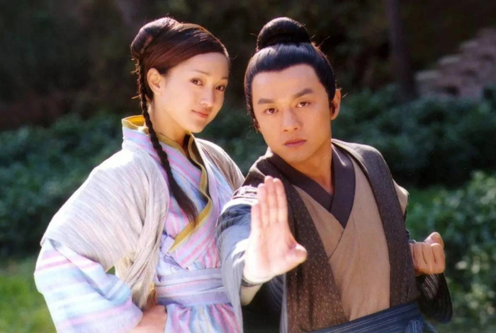 Trước đây, nữ diễn viên từng hẹn hò với Lý Á Bằng.