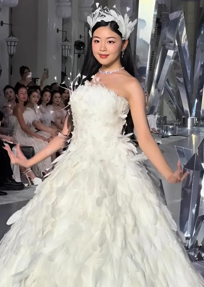 Con gái Quyền Linh gây tiếc nuối khi đủ đầy mọi kỹ năng nhưng không thử sức tại một cuộc thi hoa hậu.