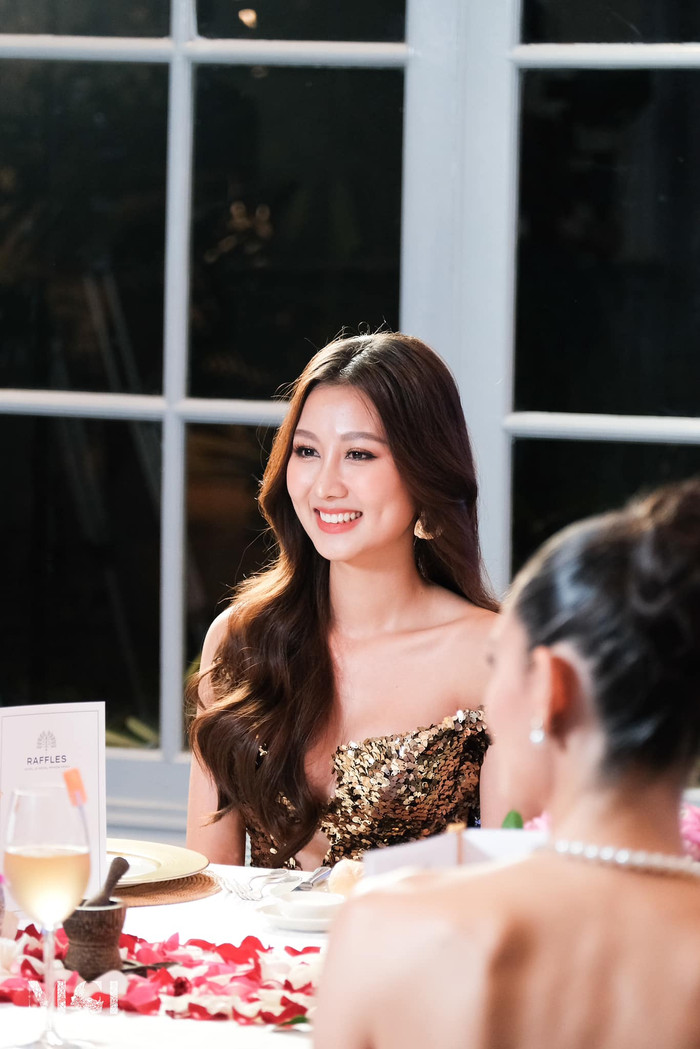 Bàn tiệc được Mr. Nawat chiêu đãi được xem là cơ hội tốt giúp các thí sinh bộc lộ ưu điểm bản thân trước thềm gia nhập đường đua tranh tài. Bên cạnh đó, tấm vé dự dạ tiệc này cũng là thước đo rõ nét cho sự ủng hộ từ khán giả đối với đại diện quốc gia.  