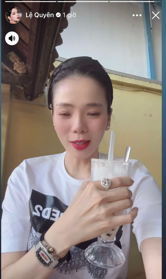 Lệ Quyên khoe kim cương 'khủng' Ảnh 1