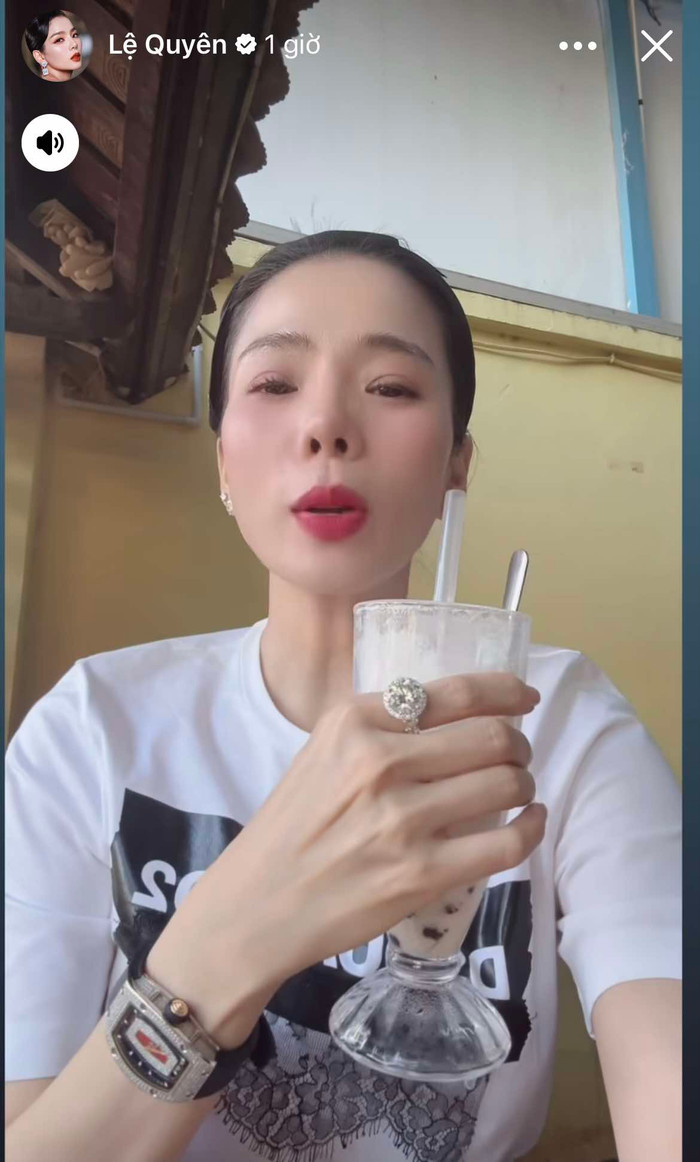 Lệ Quyên khoe kim cương 'khủng' Ảnh 2