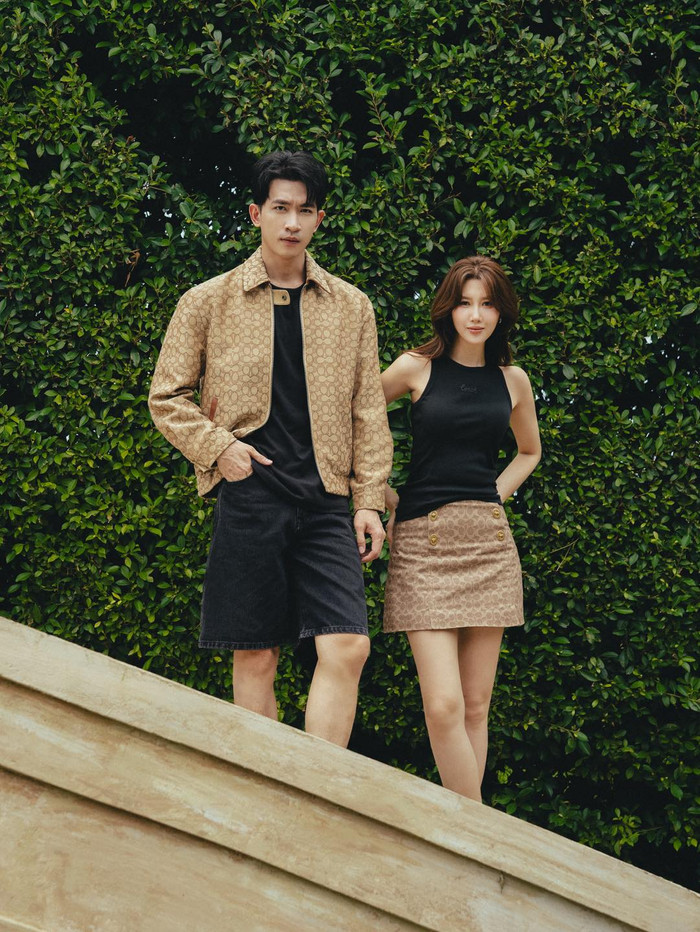 Thúy Ngân ôm bạn trai khi xuống phố Ảnh 2