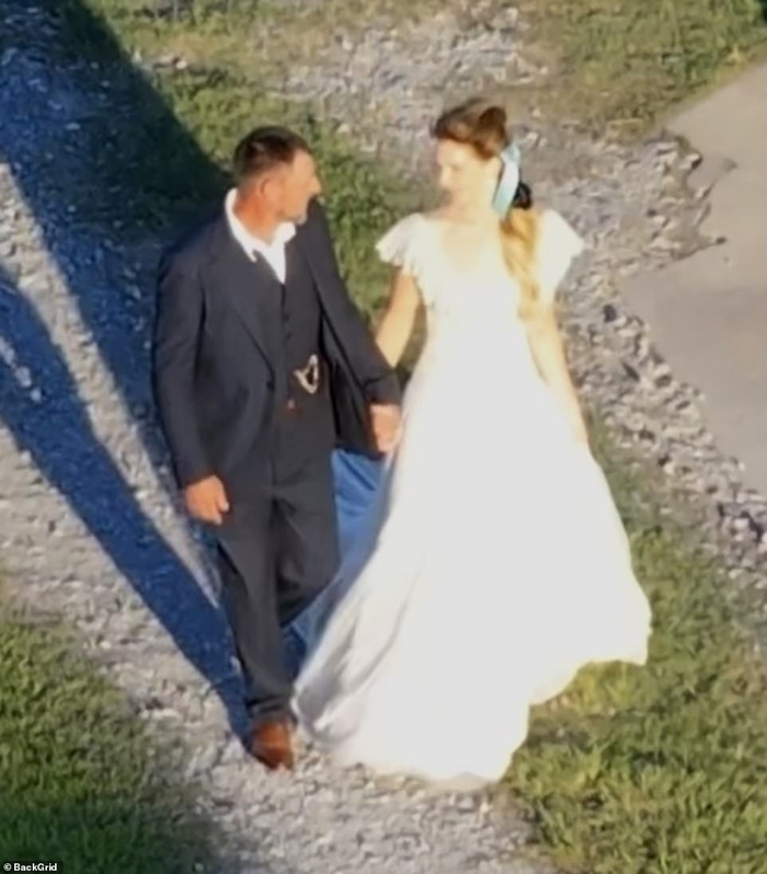 Vừa tổ chức đám cưới, nữ ca sĩ bị người lạ gắn định vị trên xe để quay lén khi sống ở nhà chồng Ảnh 3