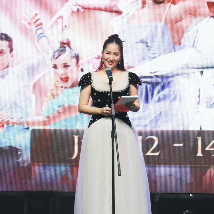 Đã qua ba lần sinh nở, Khánh Thi vẫn chỉn chu trong việc ăn mặc và chăm sóc ngoại hình. Cô từng stress vì không thể giảm cân. Nữ kiện tướng cho biết cô cảm thấy khi trở thành 'mẹ ba con' sẽ khó hồi dáng lại được như trước. 