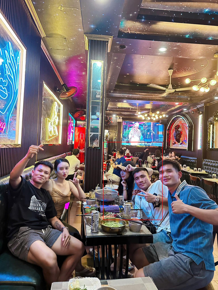 Bức ảnh cuối cùng có mặt Bùi Tiến Dụng trên trang cá nhân của vợ là vào dịp 2/9. 