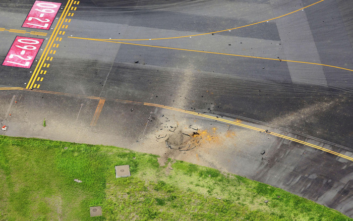 Bom nặng 220kg bất ngờ phát nổ ở sân bay Nhật Bản, 87 chuyến bay bị hủy Ảnh 2