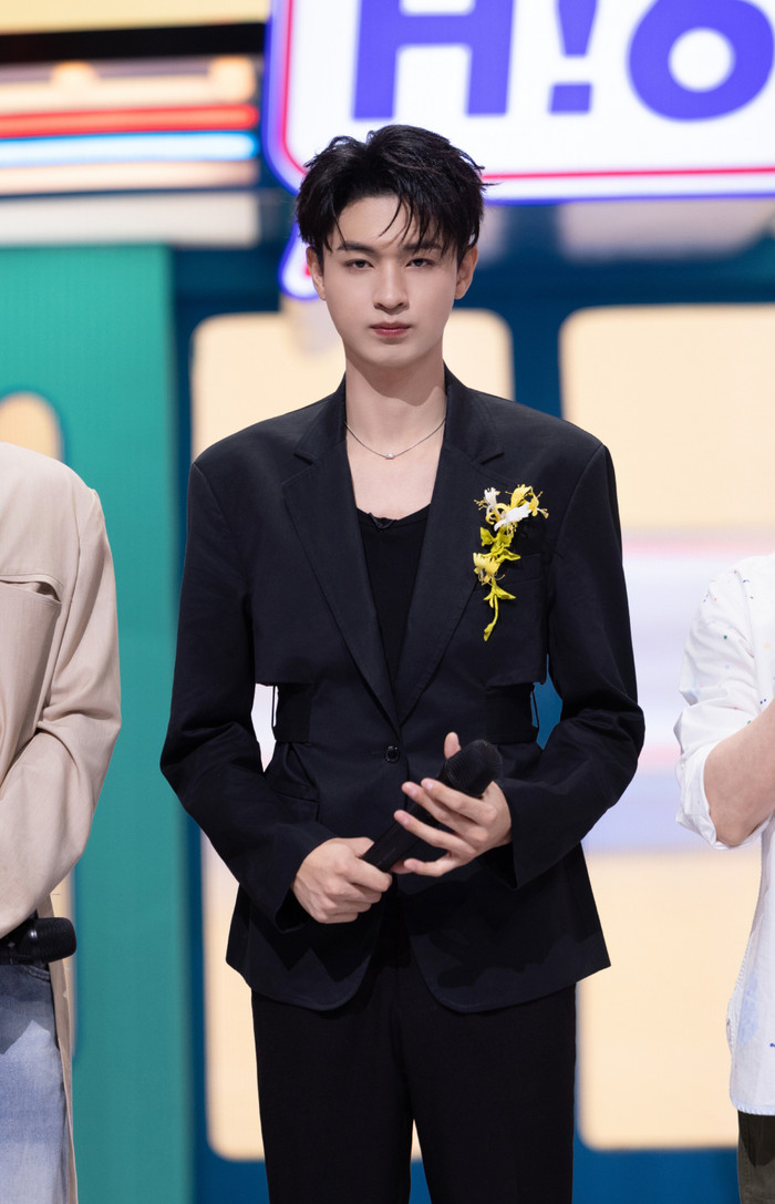 Đã một thời gian trôi qua nhưng Tần Tiêu Hiền vẫn chưa đưa ra phản hồi nào.