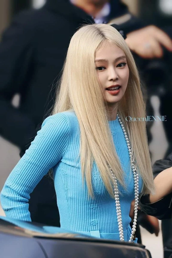 Jennie lộ biểu cảm lạ khi tương tác với 'bạn gái tin đồn' G-Dragon Ảnh 6