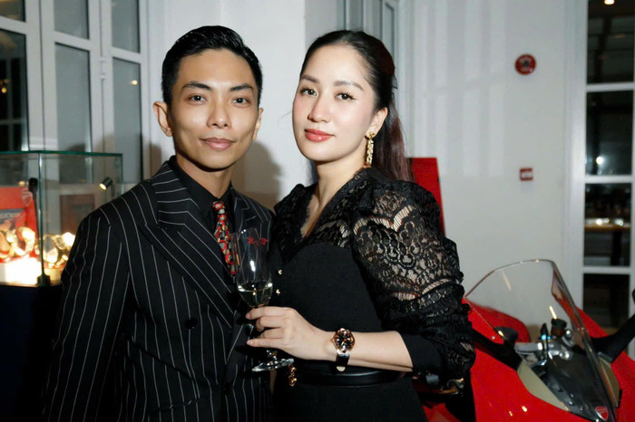 Showbiz 3/10: Khánh Thi - Phan hiển khá thoải mái trong việc đăng tải những câu chuyện xoay quanh cuộc sống, công việc. Ảnh: FBNV