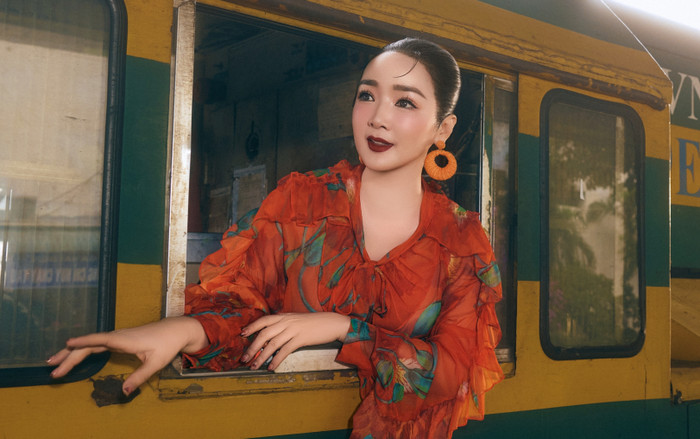 Hoa hậu Giáng My đẹp cổ điển trong trang phục của Vũ Ngọc Tú - Đinh Trường Tùng Ảnh 2