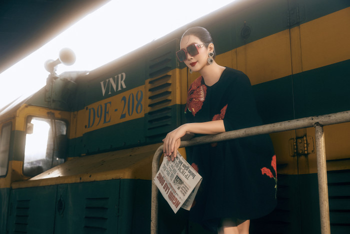 Váy Cape chắc chắn là một trong những thiết kế không thể bỏ qua của Hoa hậu Đền Hùng khi nghĩ đến sự quý phái và cổ điển.