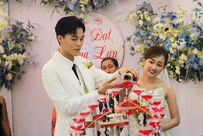 Cặp đôi tổ chức đám cưới vào cuối 2023. Phương Lan được mẹ chồng tặng căn nhà, trao quyền đứng tên tài sản. 