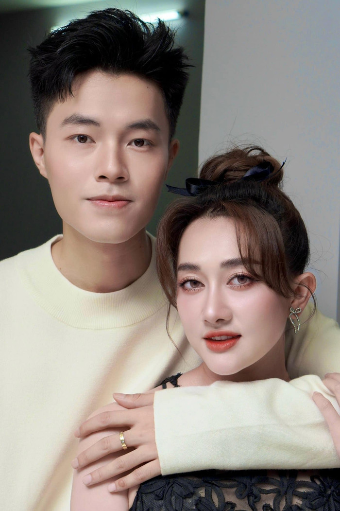 Phan Đạt là hậu phương vững chắc của Phương Lan. Anh giúp vợ định hình phong cách thời trang, nhận show, làm marketing... 