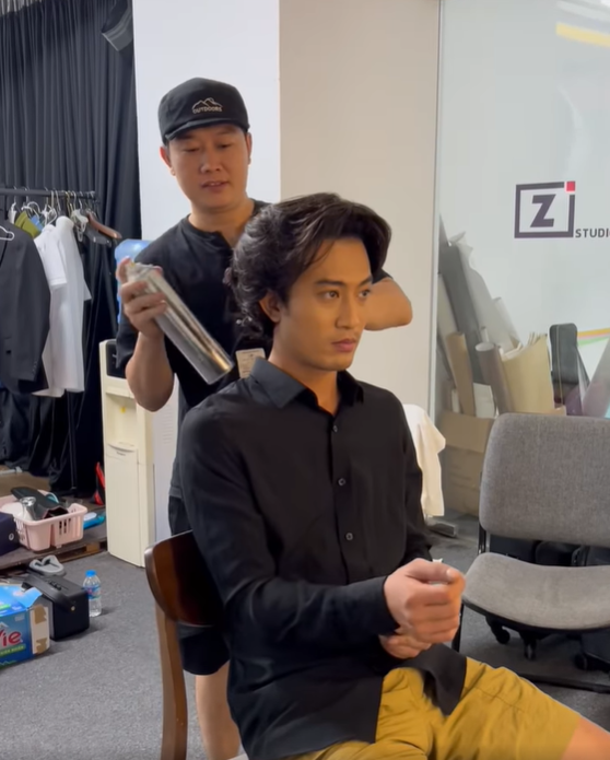 Doãn Quốc Đam xuất hiện với kiểu tóc mới trong khi Độc đạo vẫn còn trong thời gian ghi hình.&nbsp;