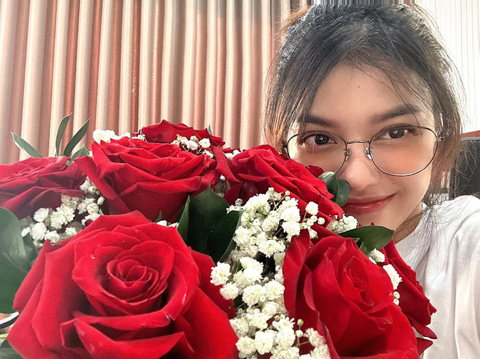 Dẫu vậy, Lona Kiều Loan vẫn để lộ nhiều dấu hiệu cho thấy đã trở thành mẹ bỉm.&nbsp;