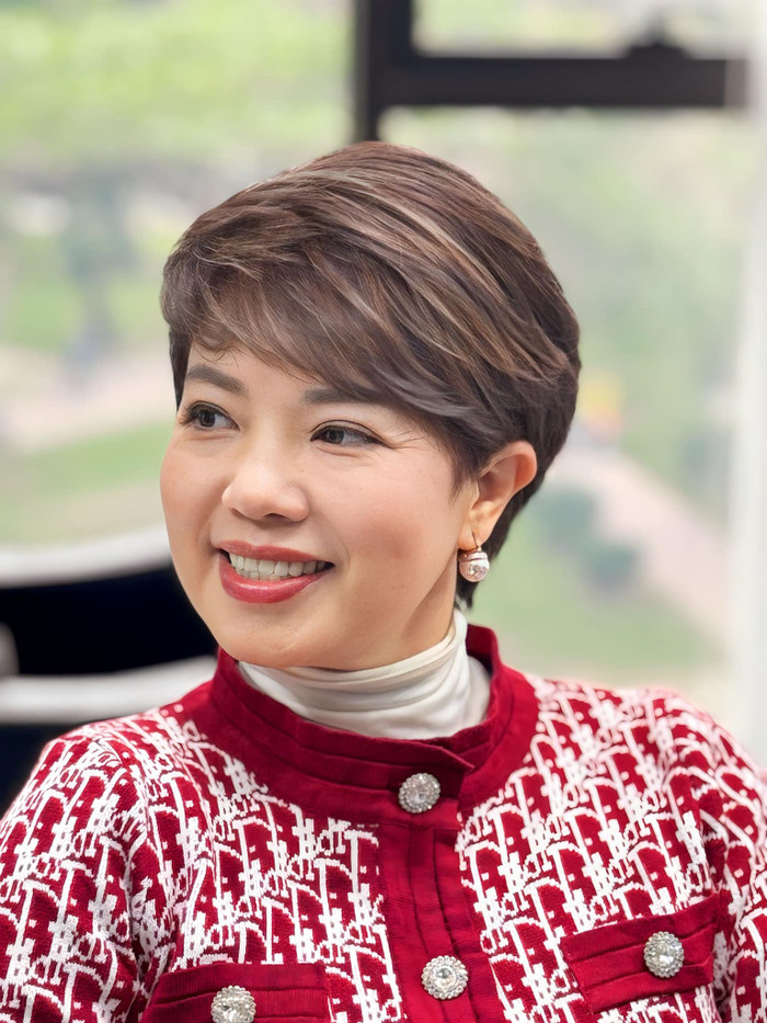 Sau khi ly hôn NSƯT Chí Trung, hiện NSND Ngọc Huyền vẫn sống độc thân, lạc quan.