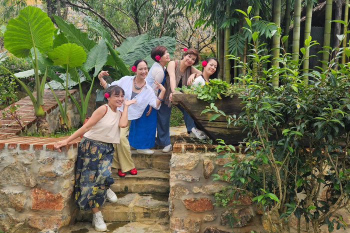 NSND Ngọc Huyền cho biết cô có người theo đuổi sau khi ly hôn nhưng chỉ xem như bạn bè.