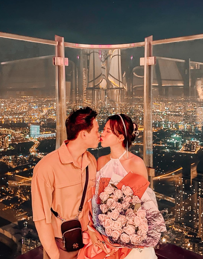 Việt Phương Thoa và bạn trai Chí Thành đã có 6 năm bên nhau, có hợp tan nhưng vẫn bền vững đến tận bây giờ.