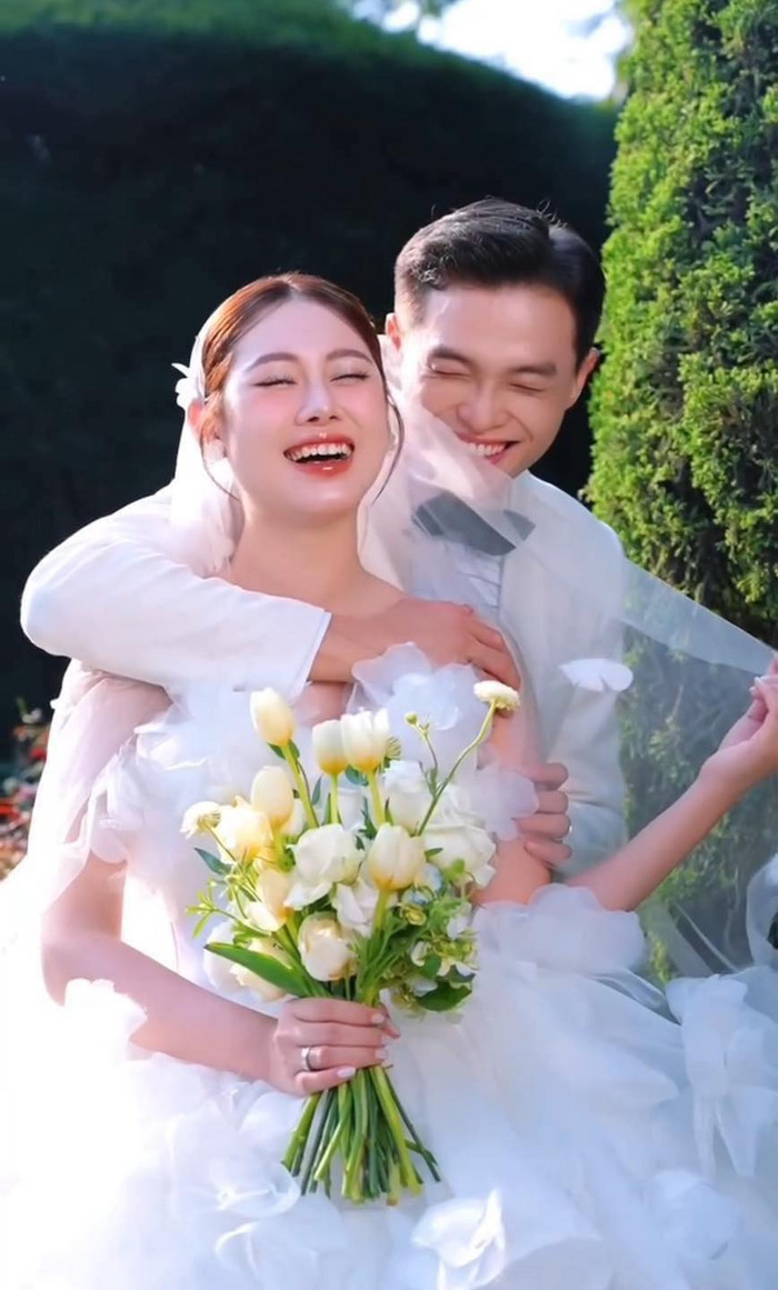 Cái kết đẹp của cả hai được cư dân mạng cực kỳ quan tâm và chúc phúc.