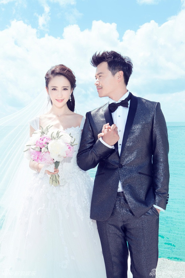 Trước đây, Đồng Lệ Á có cuộc hôn nhân nhiều tủi nhục. Năm 2021, cô quyết định ly hôn.