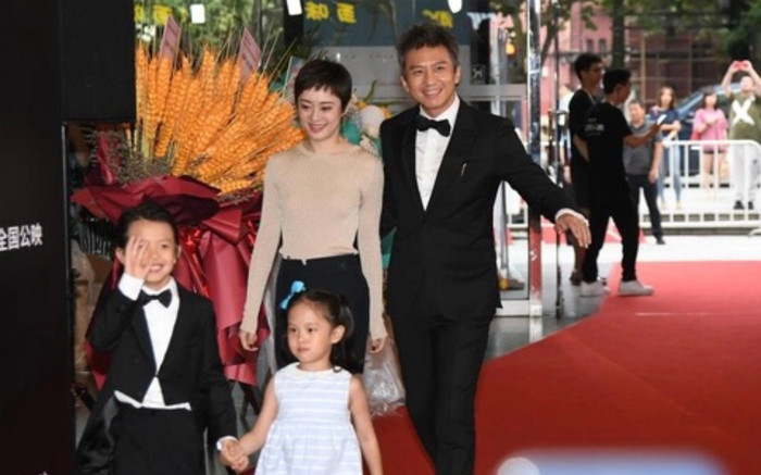 Vợ chồng nam diễn viên nổi nóng cãi tay đôi với người qua đường Ảnh 2