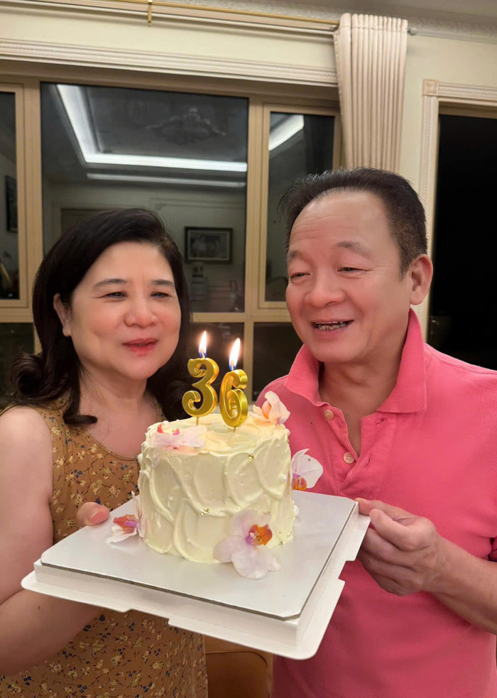 Vợ chồng bầu Hiển có hạnh phúc đáng ngưỡng mộ. 