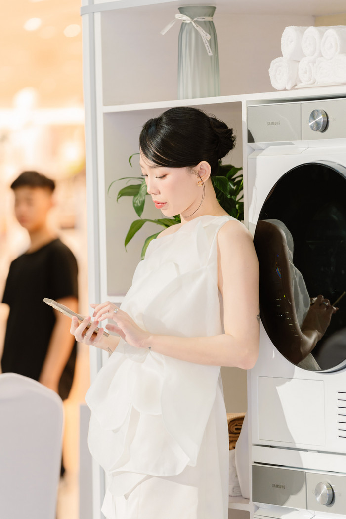 Tóc Tiên được biết đến nữ ca sĩ đa tài của showbiz.