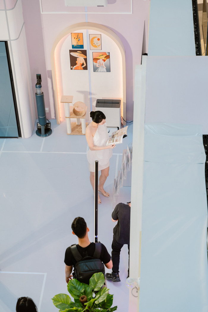 Hình ảnh của nữ ca sĩ xuất hiện tại trung tâm thương mai vừa qua gây sốt vì vẻ ngoài xinh đẹp của mình.