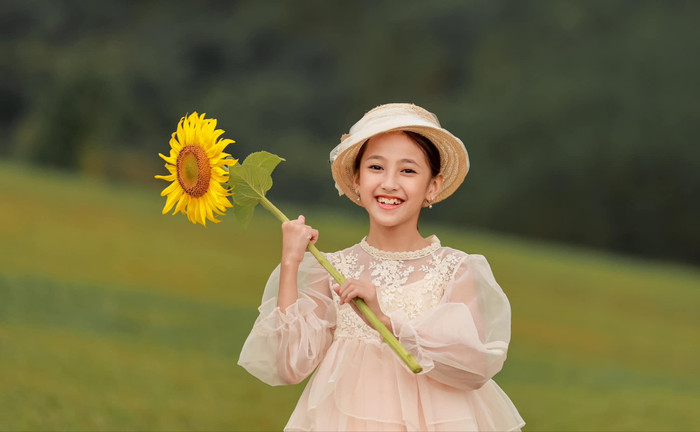 Con gái 9 tuổi của Hoa hậu Hà Kiều Anh xinh như thiên thần Ảnh 1