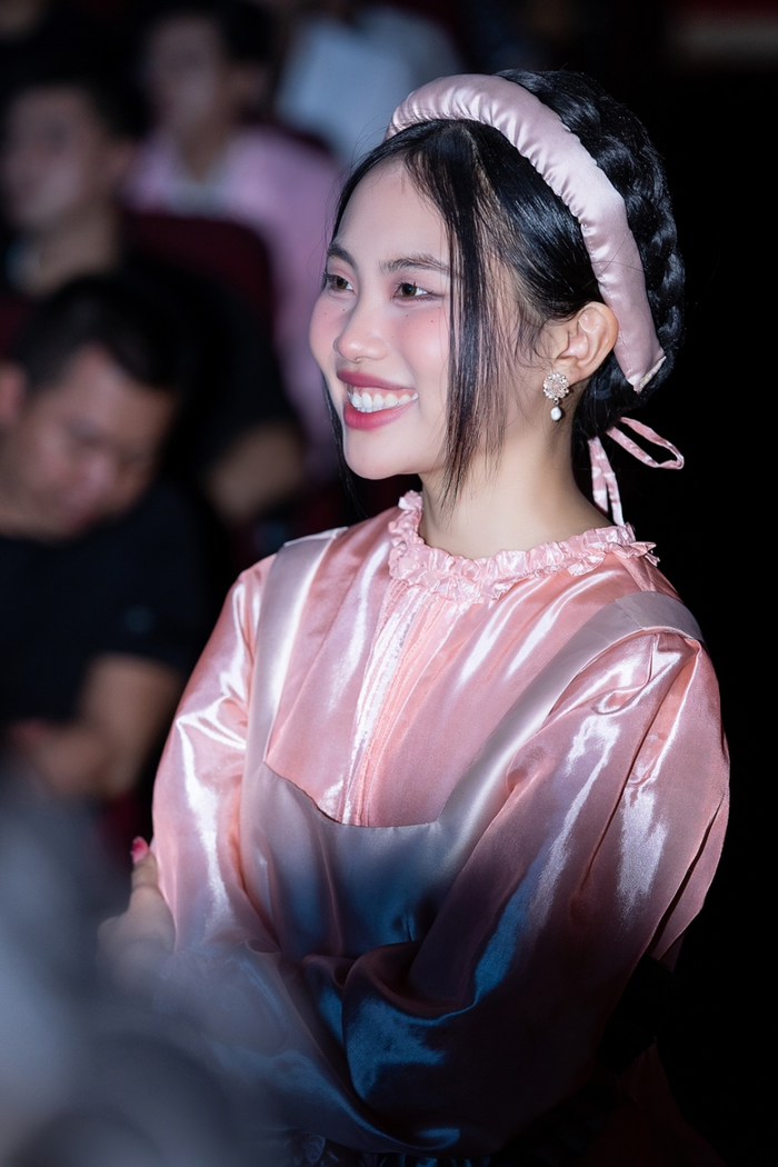 Cô thăng hạng nhan sắc, sự nghiệp lên hương rõ rệt sau khi bước ra khỏi vùng an toàn của ba nuôi Quang Lê.