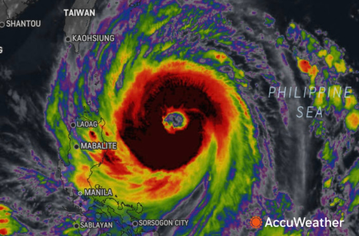 Siêu bão Kong-rey tăng cấp mạnh mẽ, châu Á 'nín thở' đón cơn bão khủng.