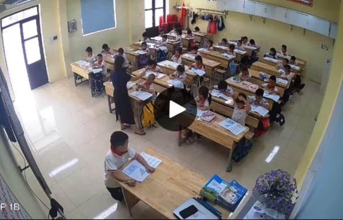 Hình ảnh nữ giáo viên trong lớp được trích xuất từ camera.