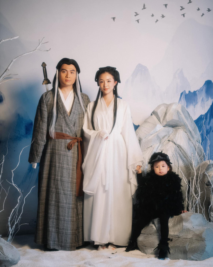 Bộ ảnh Halloween của gia đình Salim bị Bình An bình luận kém duyên. 