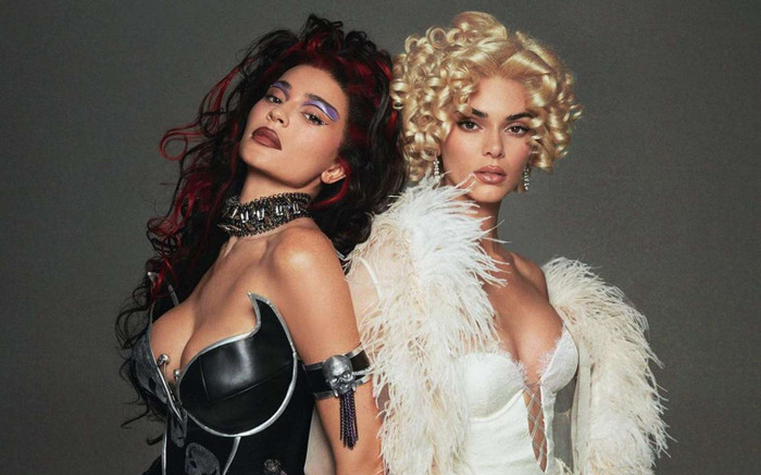 Chị em nhà Kardashian mặc gì cho Halloween vào năm ngoái? Ảnh 2