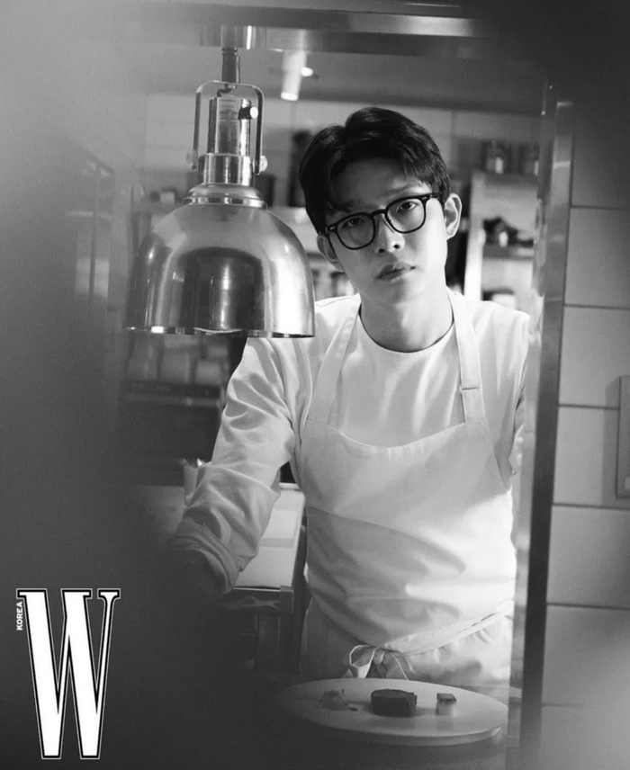 Ngoài việc bị vợ cũ bóc trần, Triple Star còn bị bạn gái cũ lên tiếng tố bắt cá hai tay.