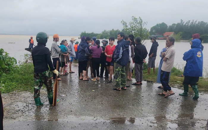 Xót xa: Tìm thấy thi thể 3 người dân bị nước lũ cuốn trôi ở Quảng Bình Ảnh 2